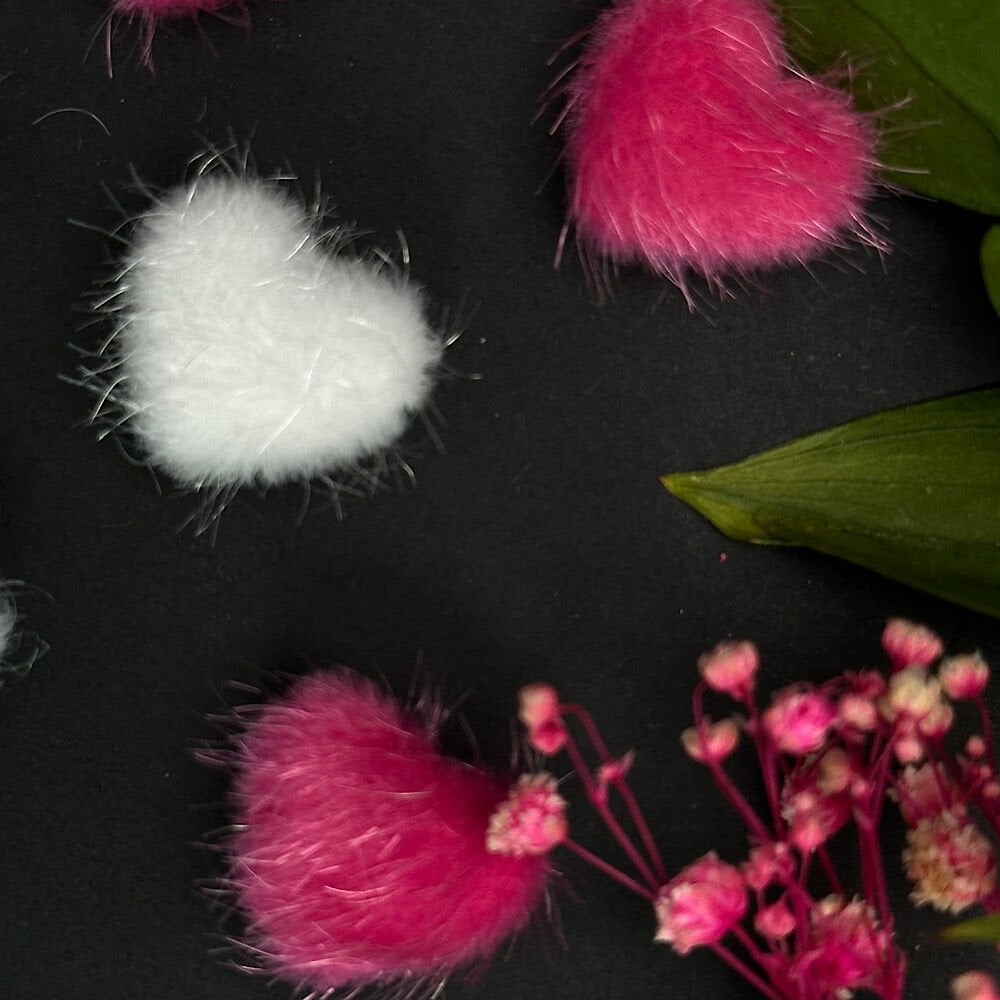 TÜYLÜ KALP 1 TANE MIKNATISLI